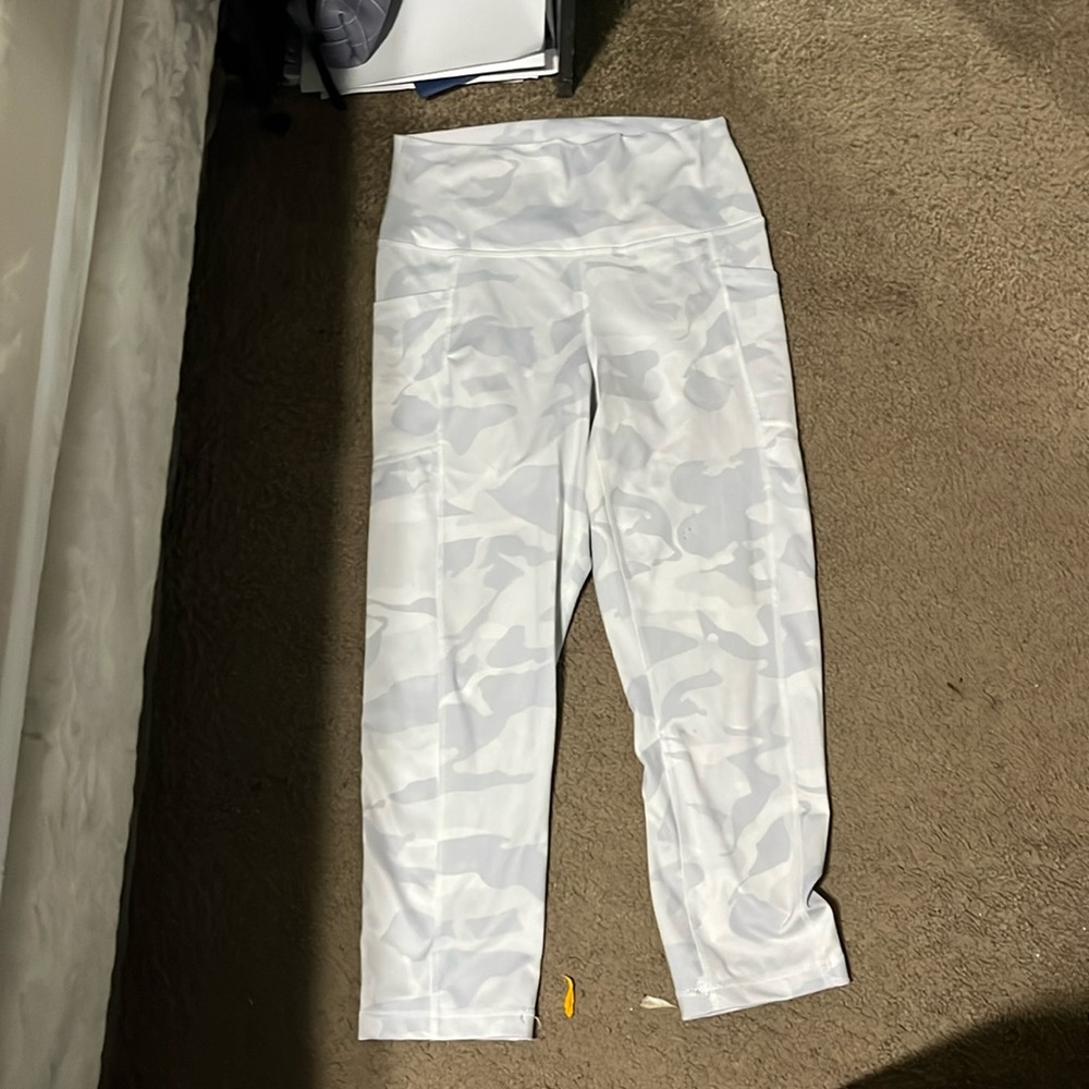Leggings with camo print